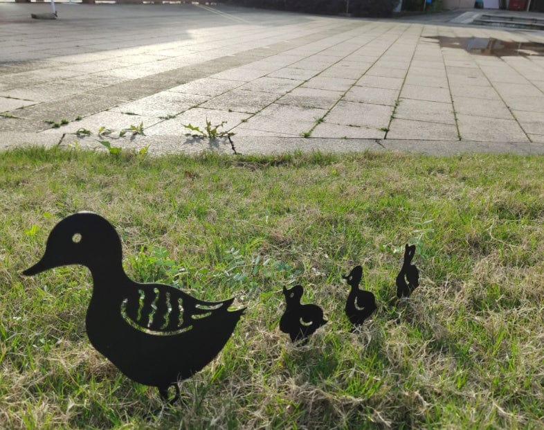 Iron Duck Family Garden Ornament -  SHIPPING IS INCLUDED IN THE PRICE OF THIS PRODUCT