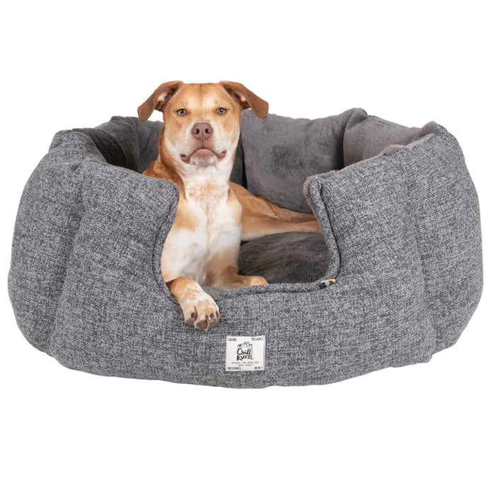 Cama redonda DGS Pet Products Chill Kuzzi FIR gris medio de 30" x 30" x 13"