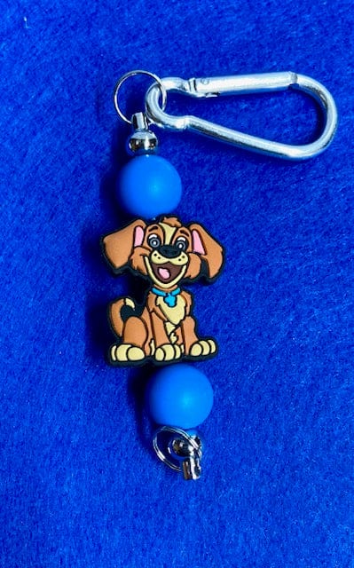 Llavero con cuentas y clip para bolso con forma de perro feliz